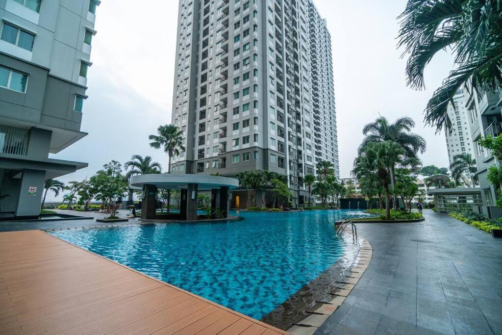 Comfy 1-bedroom View @ Jakarta, Scbd Apartment *